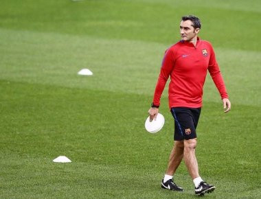 Το πανό των φίλων του Ολυμπιακού για τον Βαλβέρδε (φωτό)